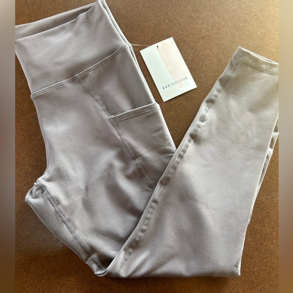 FLEO NWT Reverie 25” High Rise Pocket Legging Purple Hue